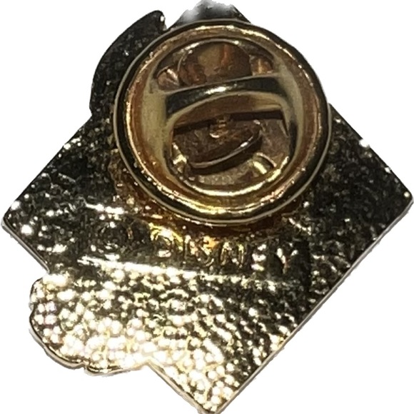 💥Vintage DISNEY Piglet WINNIE THE POOH 1" Trading Pin Retired #1137 Lapel - Picture 2 of 6